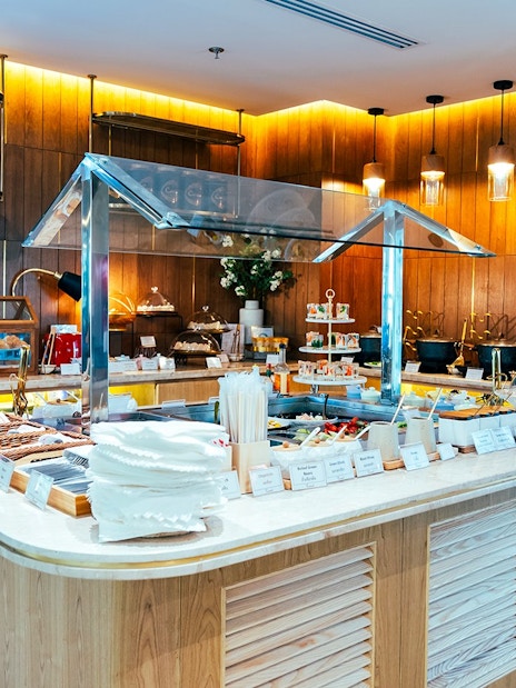 Buffet spread at Coral Airport Lounge, Suvarnabhumi Airport, featuring snacks and beverages.