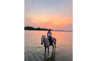dubai beach horse riding with private picnic for two-10
