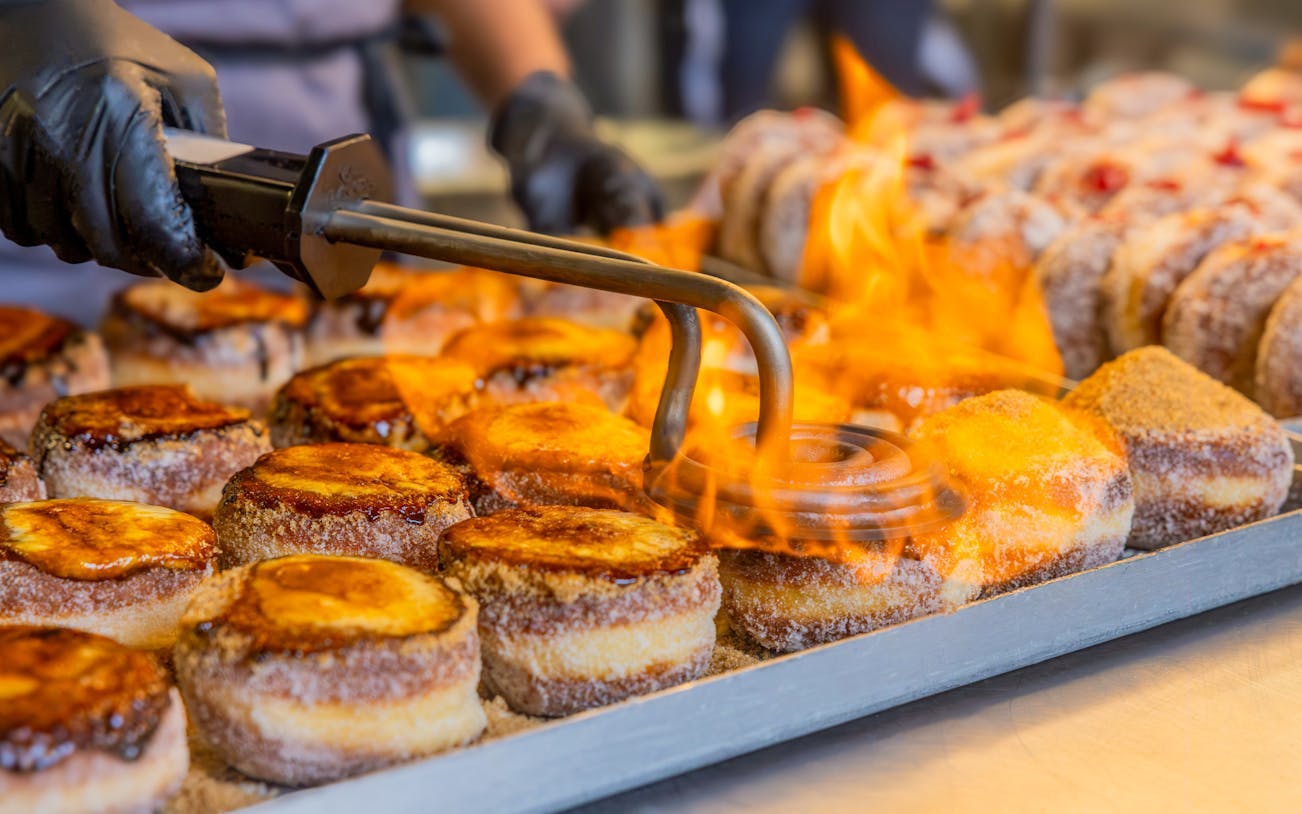 borough market guided food tour and bread ahead crème brûlée donut workshop-1