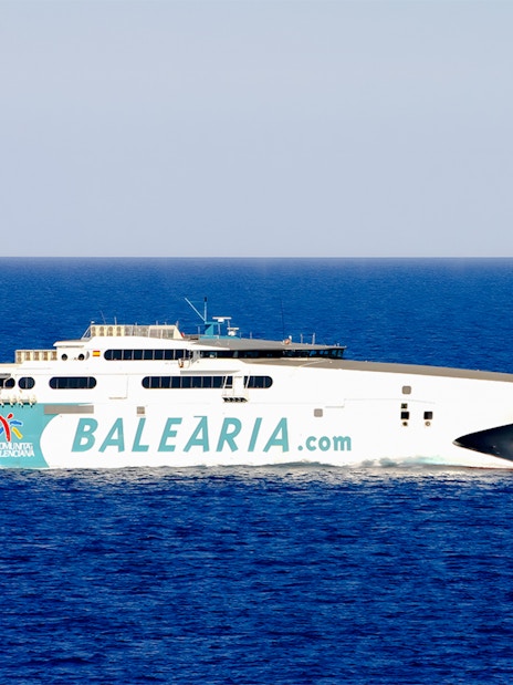 High-speed catamaran ferry traveling to Bimini across the ocean.