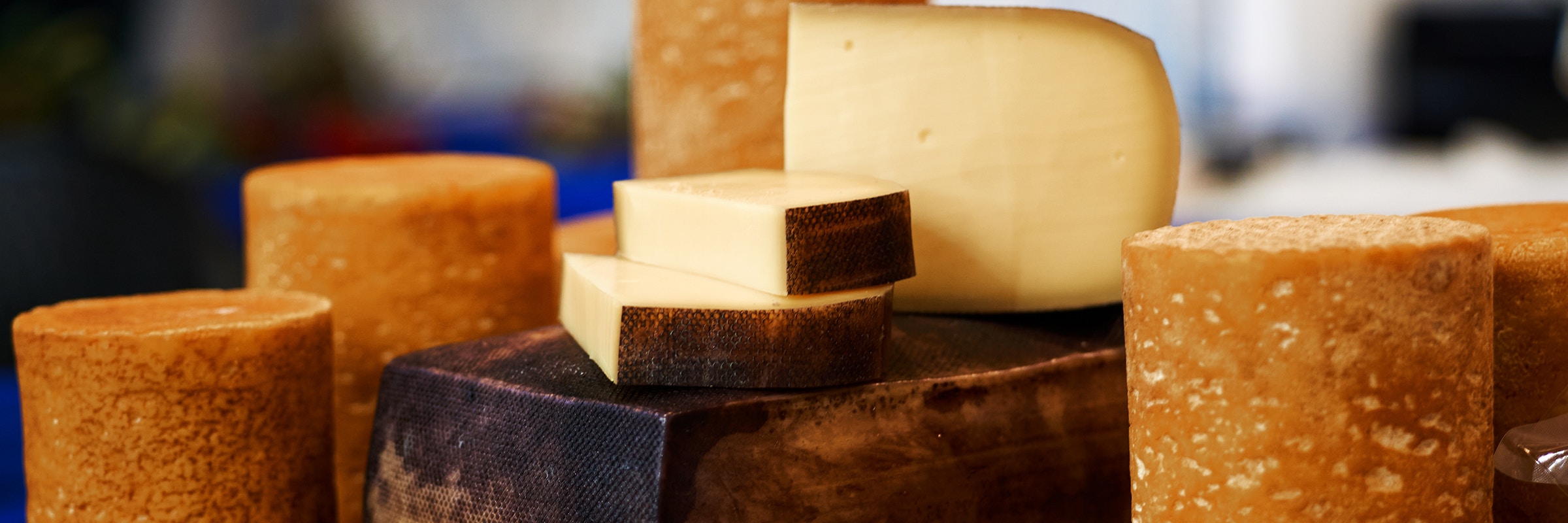 Syracuse street market with local food stalls and fresh produce.