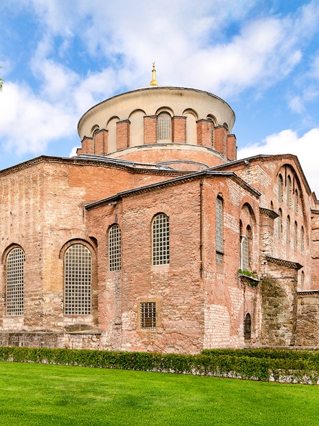 Hagia Irene in the first courtyard of Topkapi Palace, Istanbul, with historic architecture.