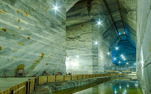 From Bucharest: Slanic Prahova Salt Mine & Wine Tasting Small-Group Day Trip