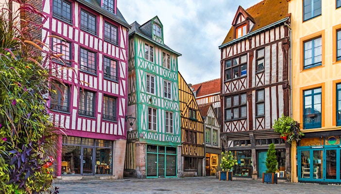 Rouen cathedral facade with tourists, part of Paris to Normandy day trips.