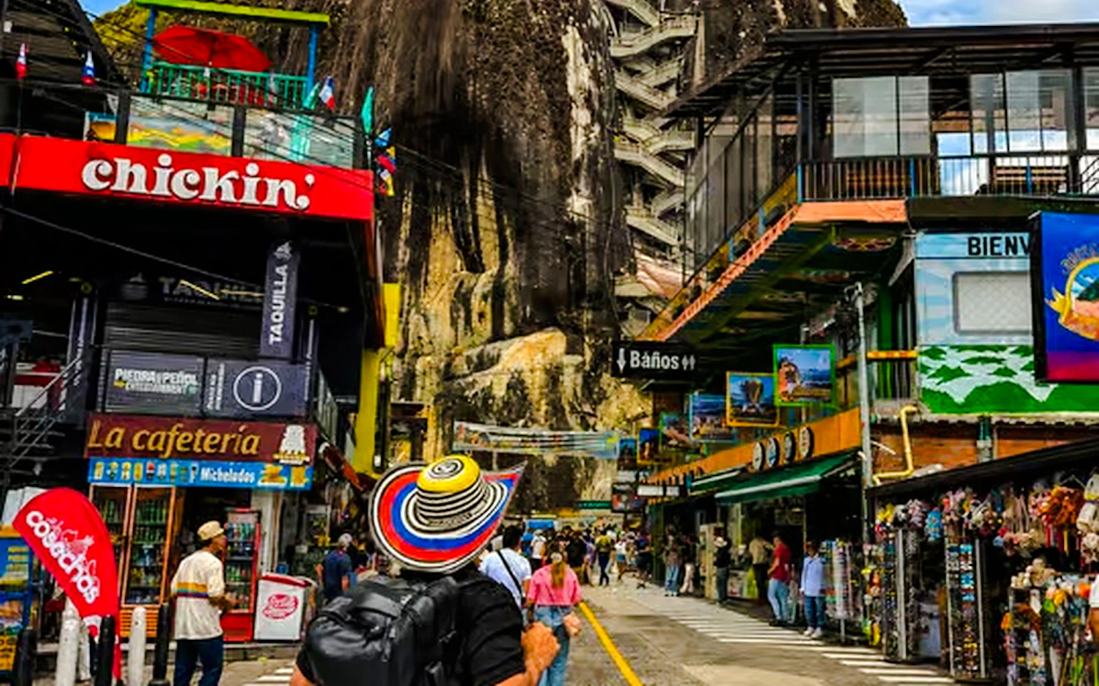 From Medellín: Guatapé and Piedra del Peñol Tour with Boat Ride, Breakfast and Lunch (Product 54301)
