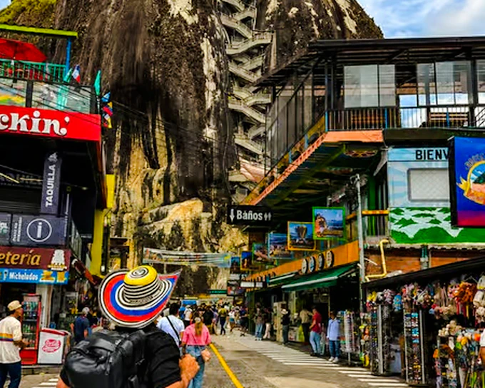 From Medellín: Guatapé and Piedra del Peñol Tour with Boat Ride, Breakfast and Lunch (Product 54301)