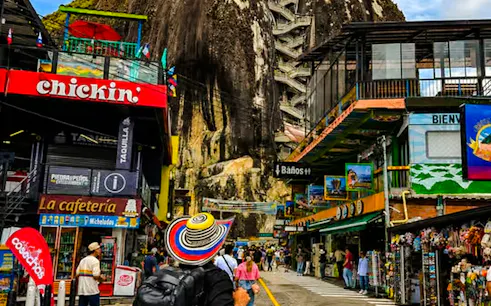 guatapé con todo incluido desde medellín: piedra, barco, almuerzo y desayuno-1