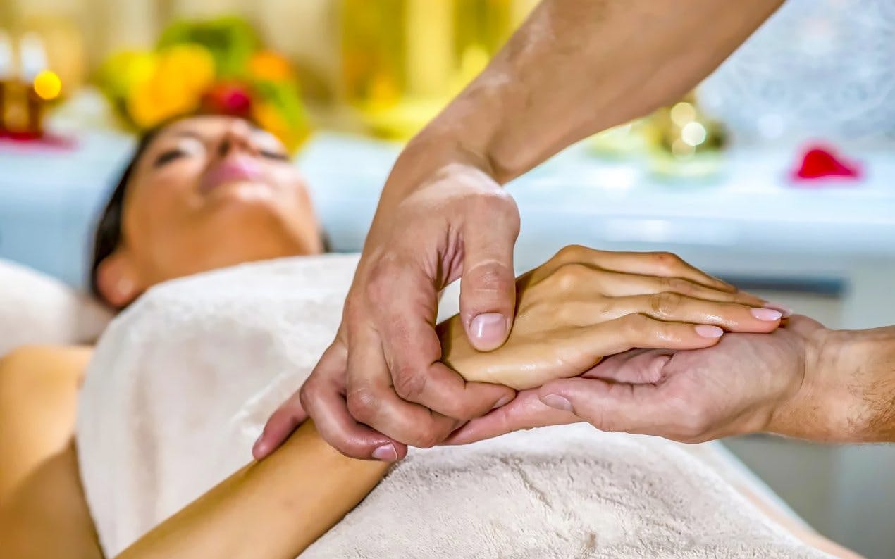 Hand massage at Pesterzsebet Bath, Budapest.