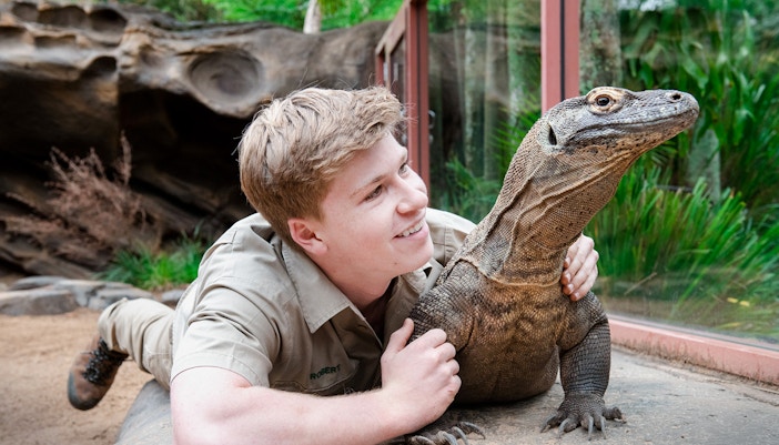 Robert Irwin up close with Komodo Dragon in Australia Zoo
