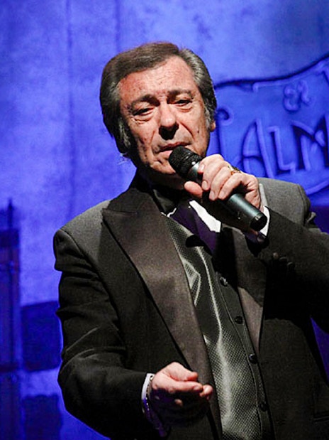 Singer performing at El Viejo Almacén in Buenos Aires.