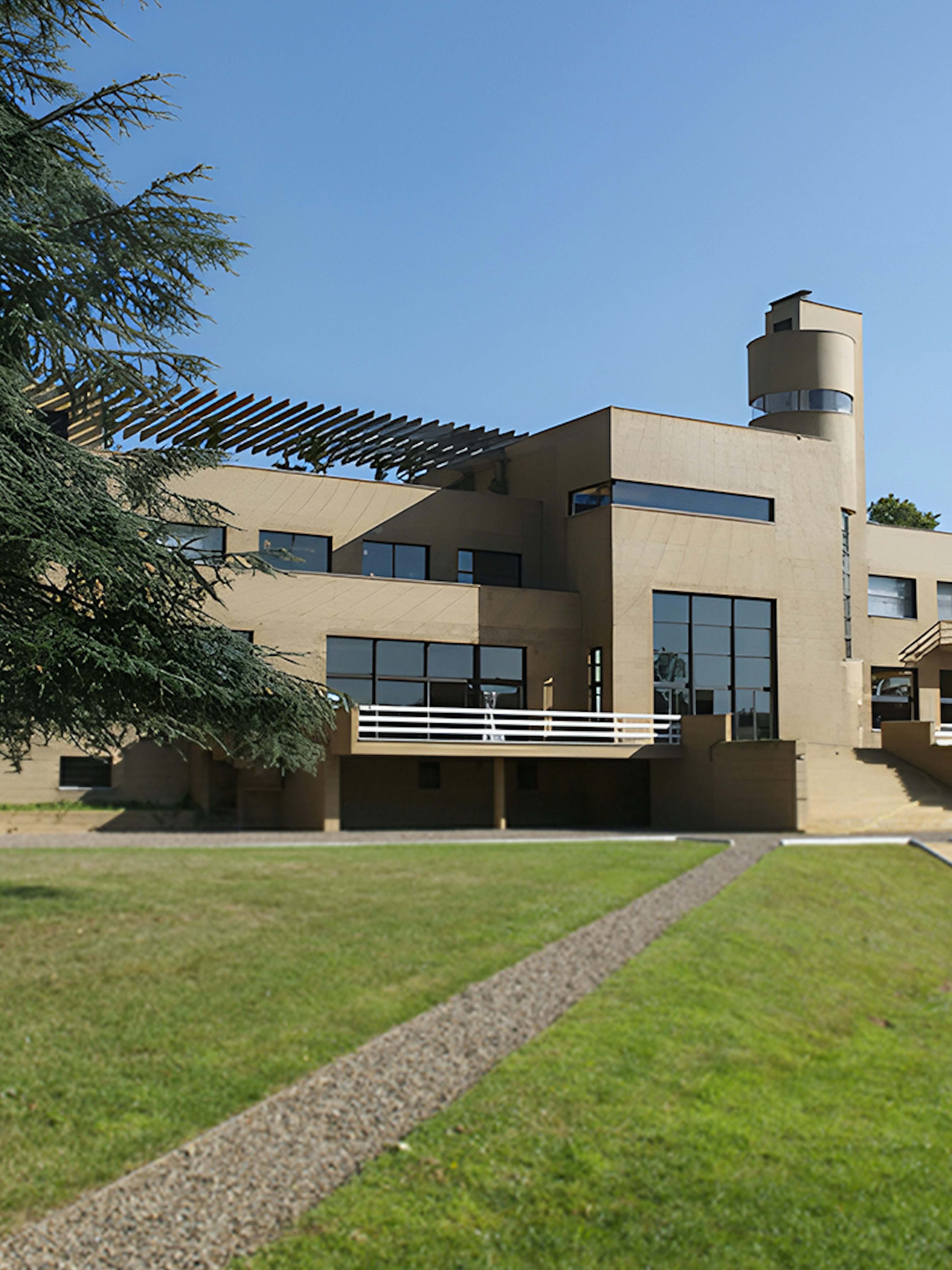 Villa Cavrois modernist architecture in Croix, France, surrounded by greenery.