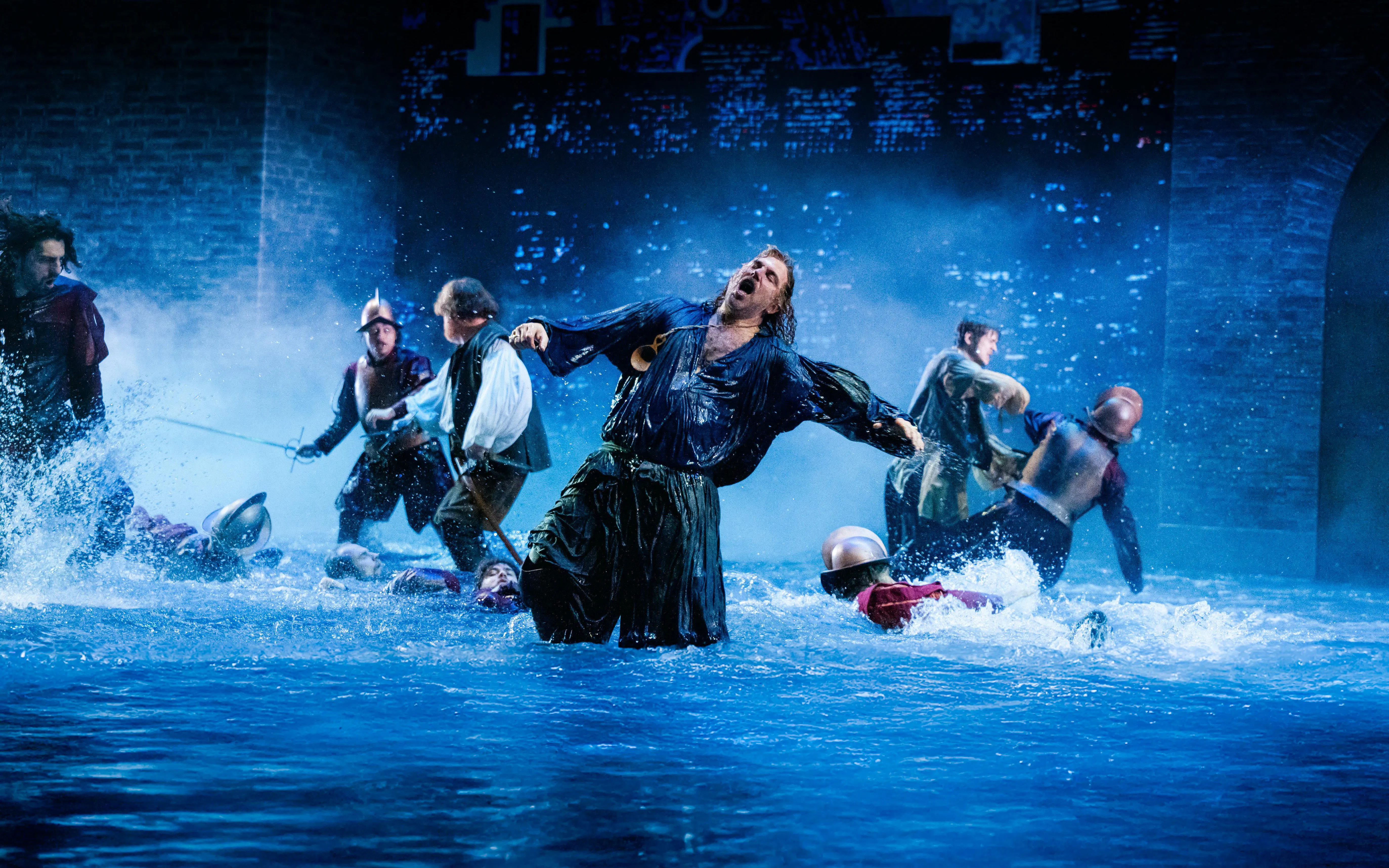 Dramatic reenactment of Willem van Oranje's historical battle scene in water.