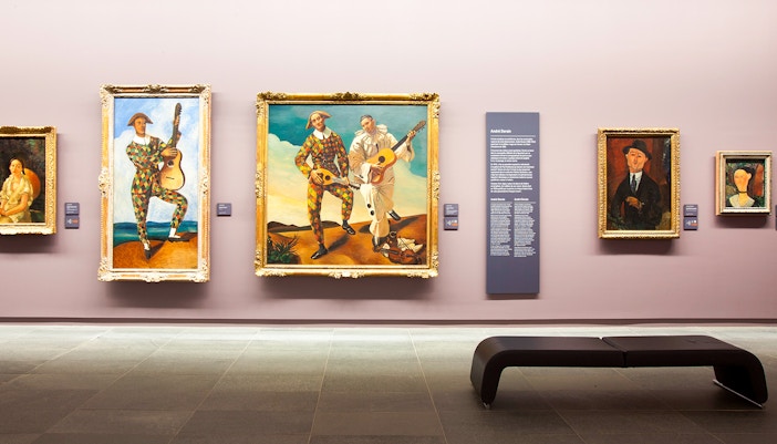 Museum with visitors seeing the painting