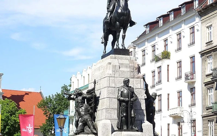 Krakow Small-Group Walking Tour with Local Storyteller & Insider City Highlights