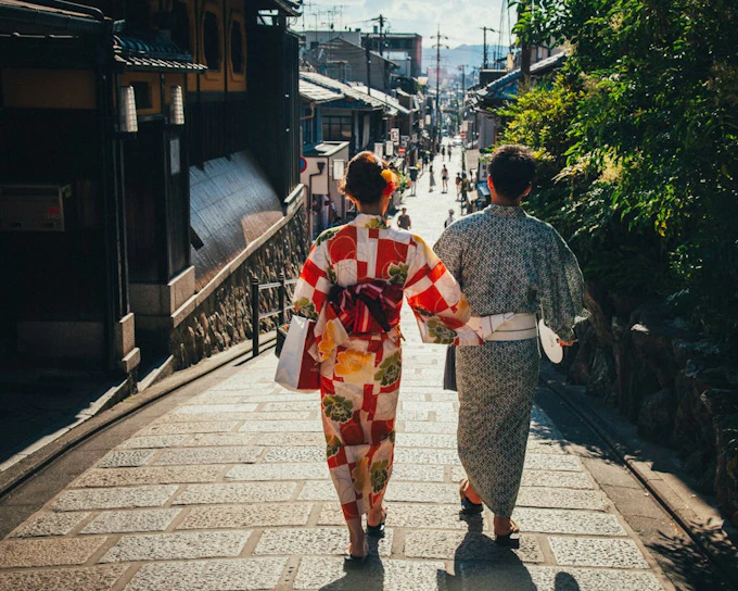 Kyoto Early Morning Guided Tour of Fushimi Inari, Nijo Castle, and Kinkaku-ji (Product 50858)
