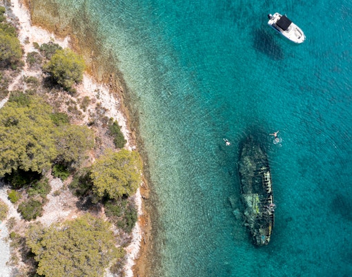 Shipwreck & Solta island - Blue Lagoon tours