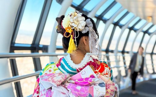 Woman in kimono on Tokyo Skytree observation deck.
