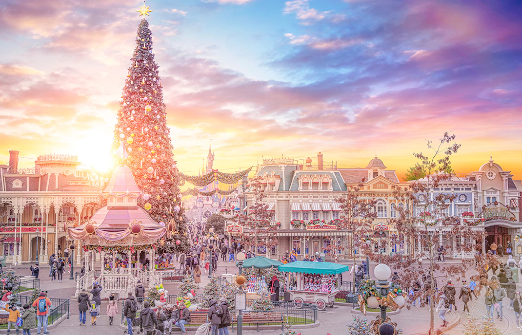 Disneyland Paris decorated for Christmas 2025 with a large tree and festive street scene.