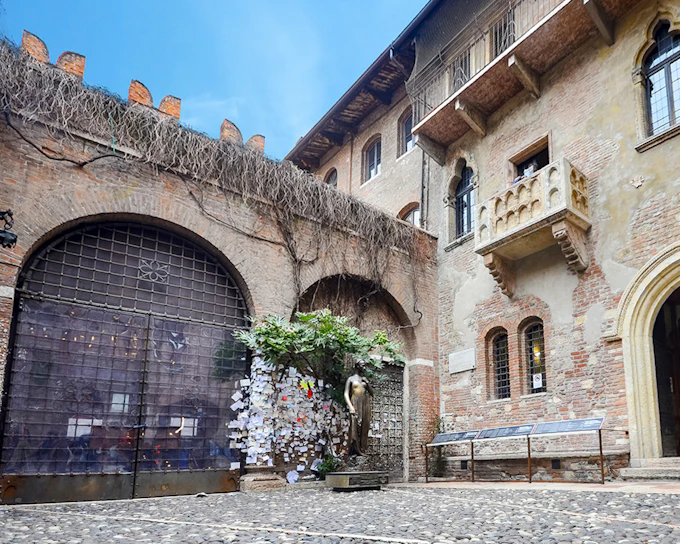 Juliet’s House and Balcony Skip the Line Ticket with Audio Guide