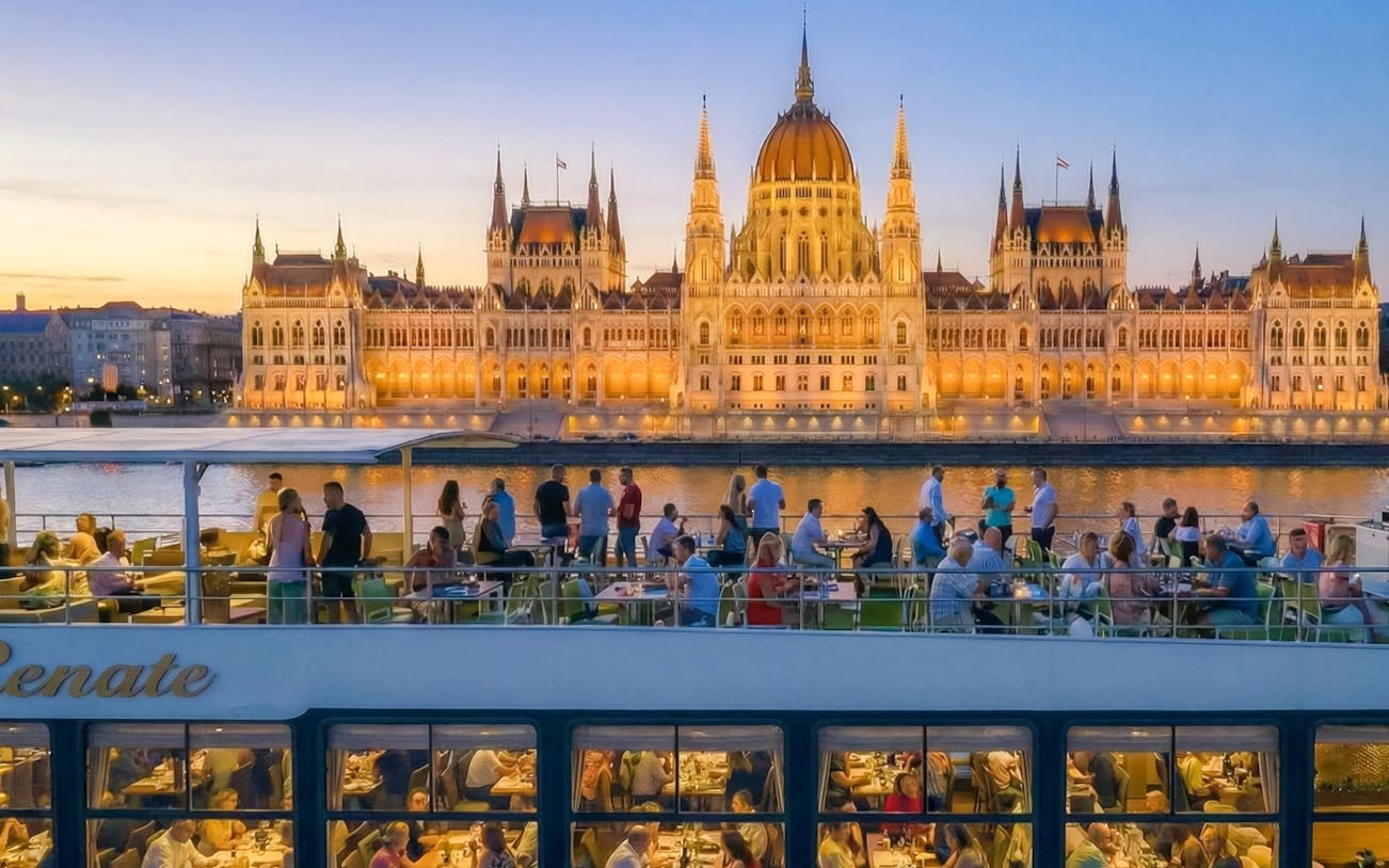 budapest danube river dinner cruise with folklore show-1