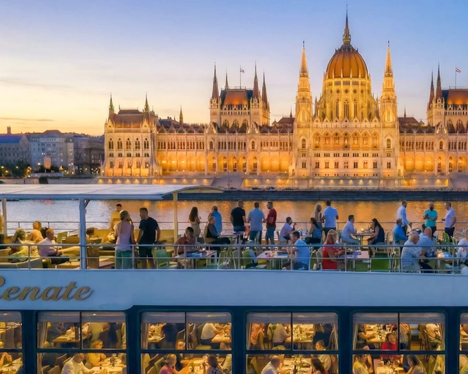 Budapest Danube River Dinner Cruise with Folklore Show