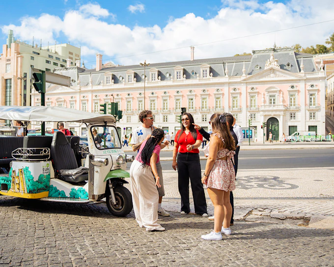 Lisbon: Private Tuk-Tuk Tour with Local Guide