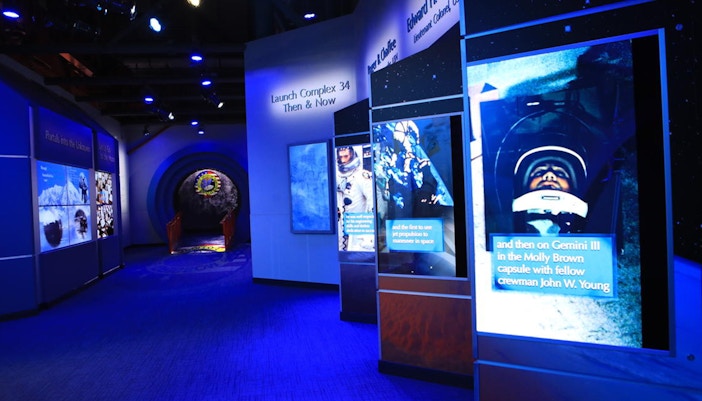 kennedy space center race to the moon