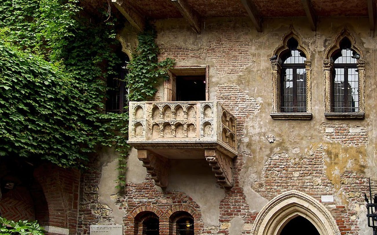 verona: juliet balcony experience visit with museum and audio guide-3