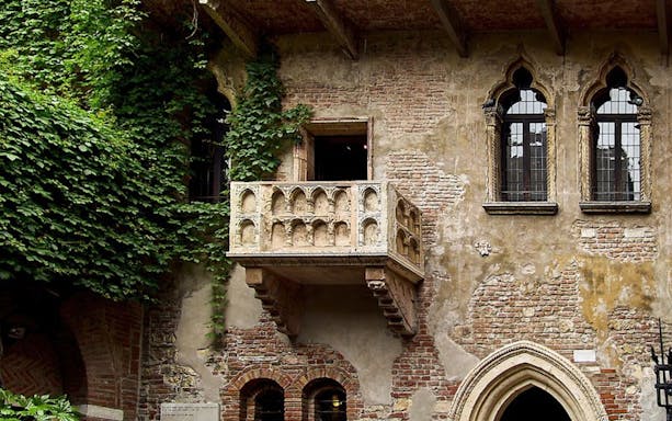 verona: juliet balcony experience visit with museum and audio guide-3