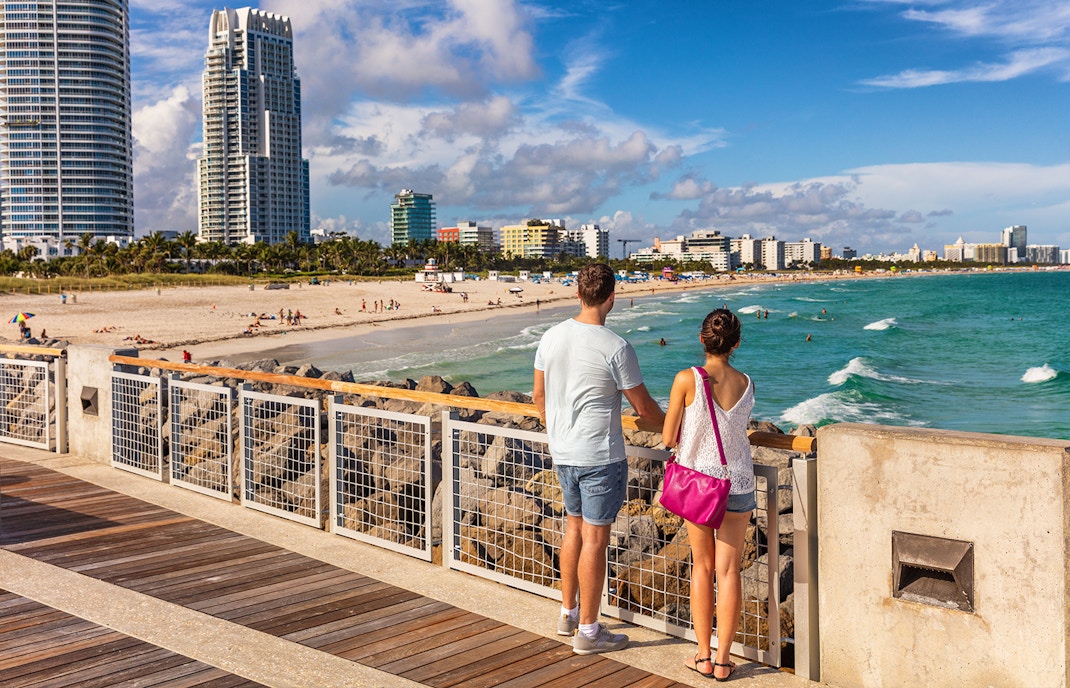 Miami beach tourists couple walking in South Beach