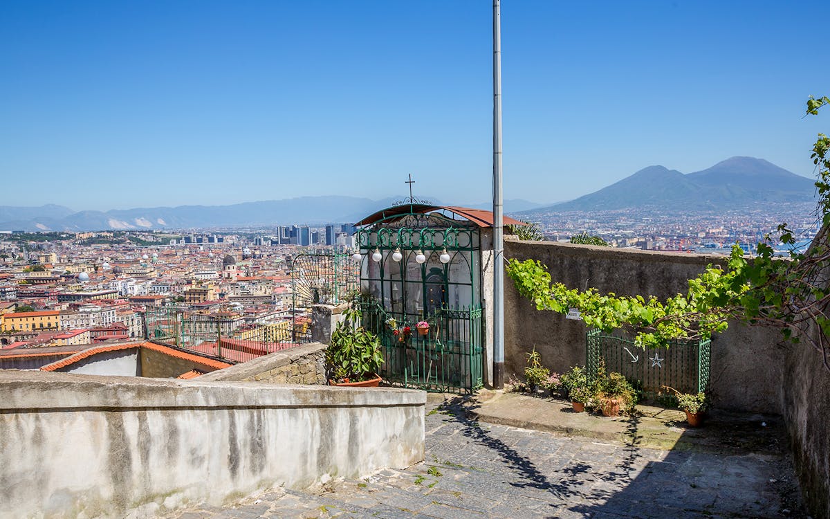 guided urban trekking through pedamentina in naples-7 guided urban trekking through pedamentina in naples-7