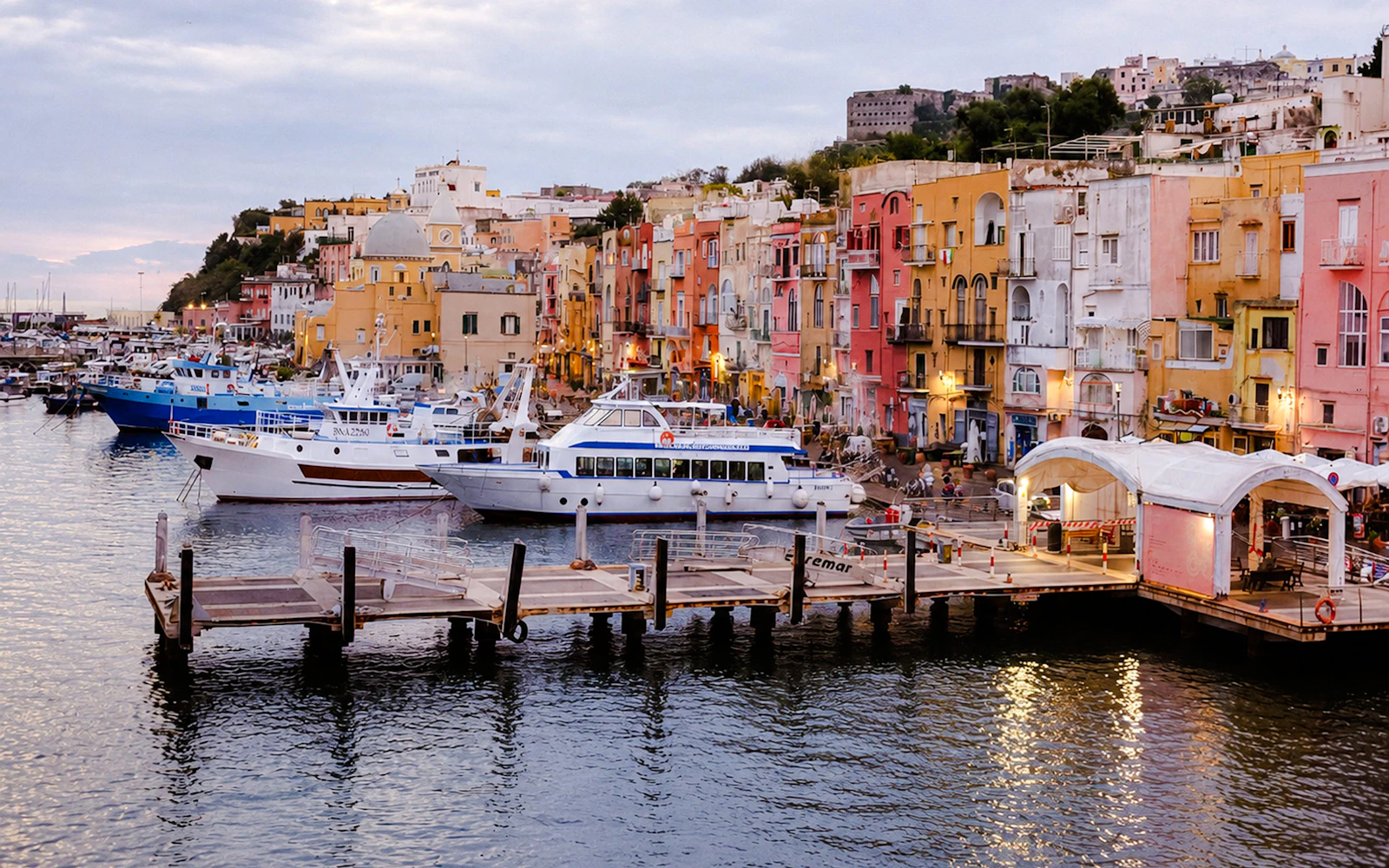 From Ischia: Procida Small-Group Boat Tour with Lunch On Board