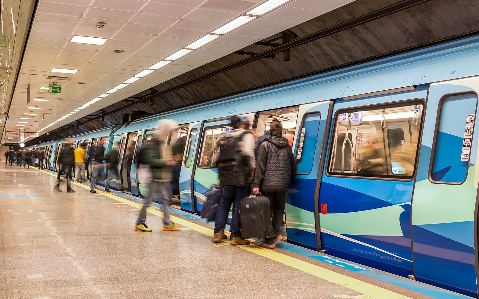People boarding subway train in Istanbul station.