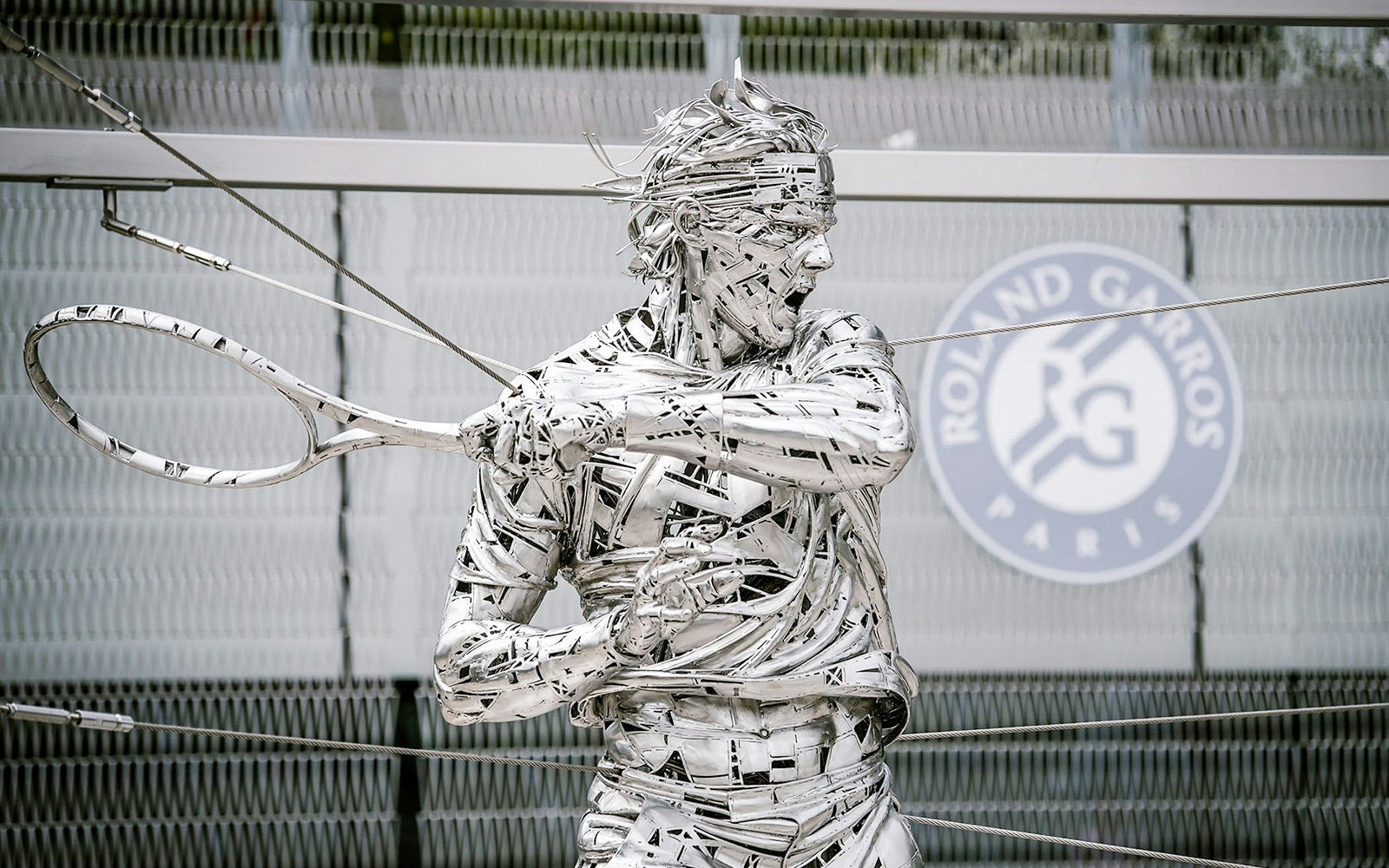 statue of Rafael Nadal