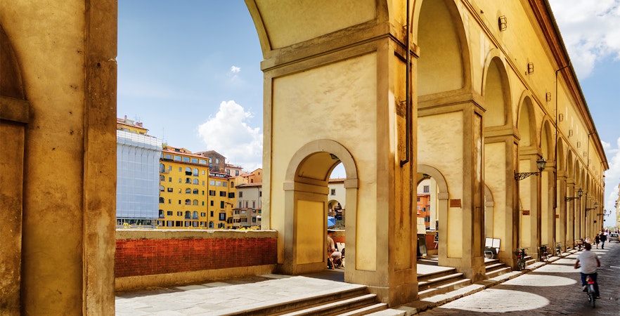 Walk the Medici’s secret path to the Boboli Gardens!