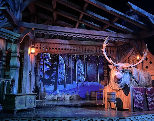 Frozen A Musical Invitation show at Disneyland Paris with characters on stage.