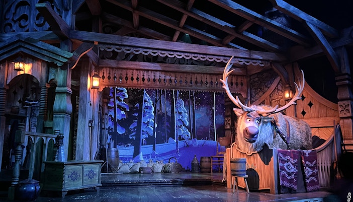 Sven animatronic on stage at Frozen A Musical Invitation, Disneyland Paris.