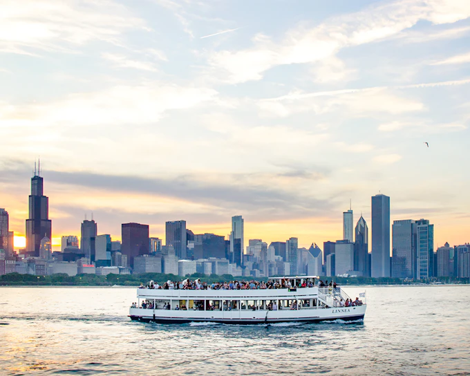 90-min Scenic Sunset Lake Michigan Cruise by Wendella