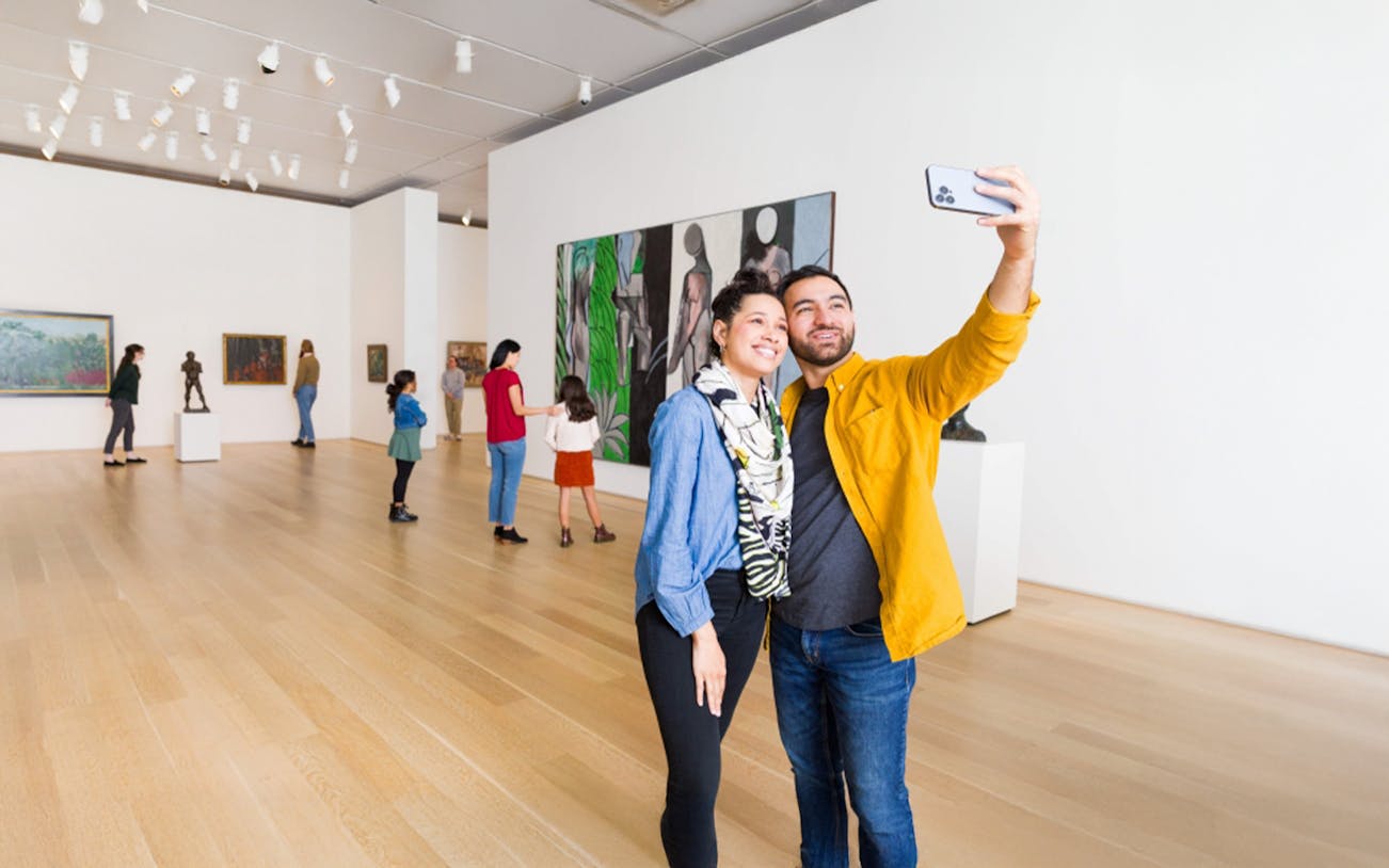 Couple taking a selfie in a gallery at The Art Institute of Chicago.
