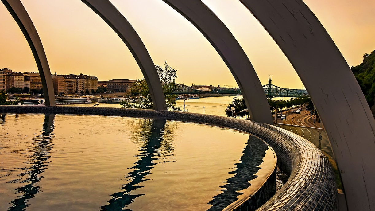 Rudas Baths opening hours