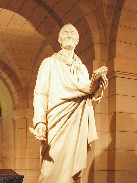 Voltaire statue in Paris Pantheon crypt.