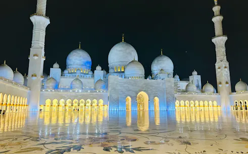 Sheikh Zayed Grand Mosque illuminated at night, Abu Dhabi.