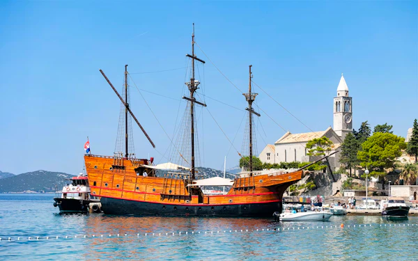 Guided Elaphite Islands Cruise by Karaka