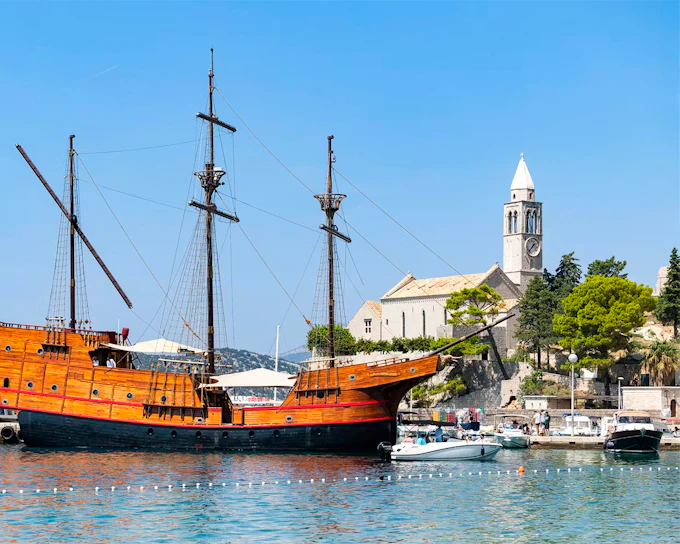 Guided Elaphite Islands Cruise by Karaka