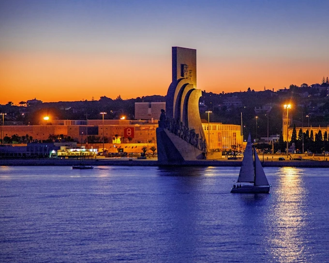 Lisbon Night Sightseeing Cruise on Tagus River