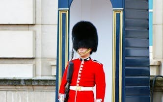 london small-group walking tour with changing of the guard ceremony-2