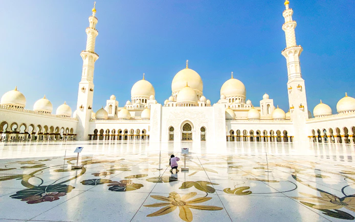 Abu Dhabi City Tour with Entry to Sheikh Zayed Grand Mosque, Qasr Al Watan & Louvre Abu Dhabi and Transfers