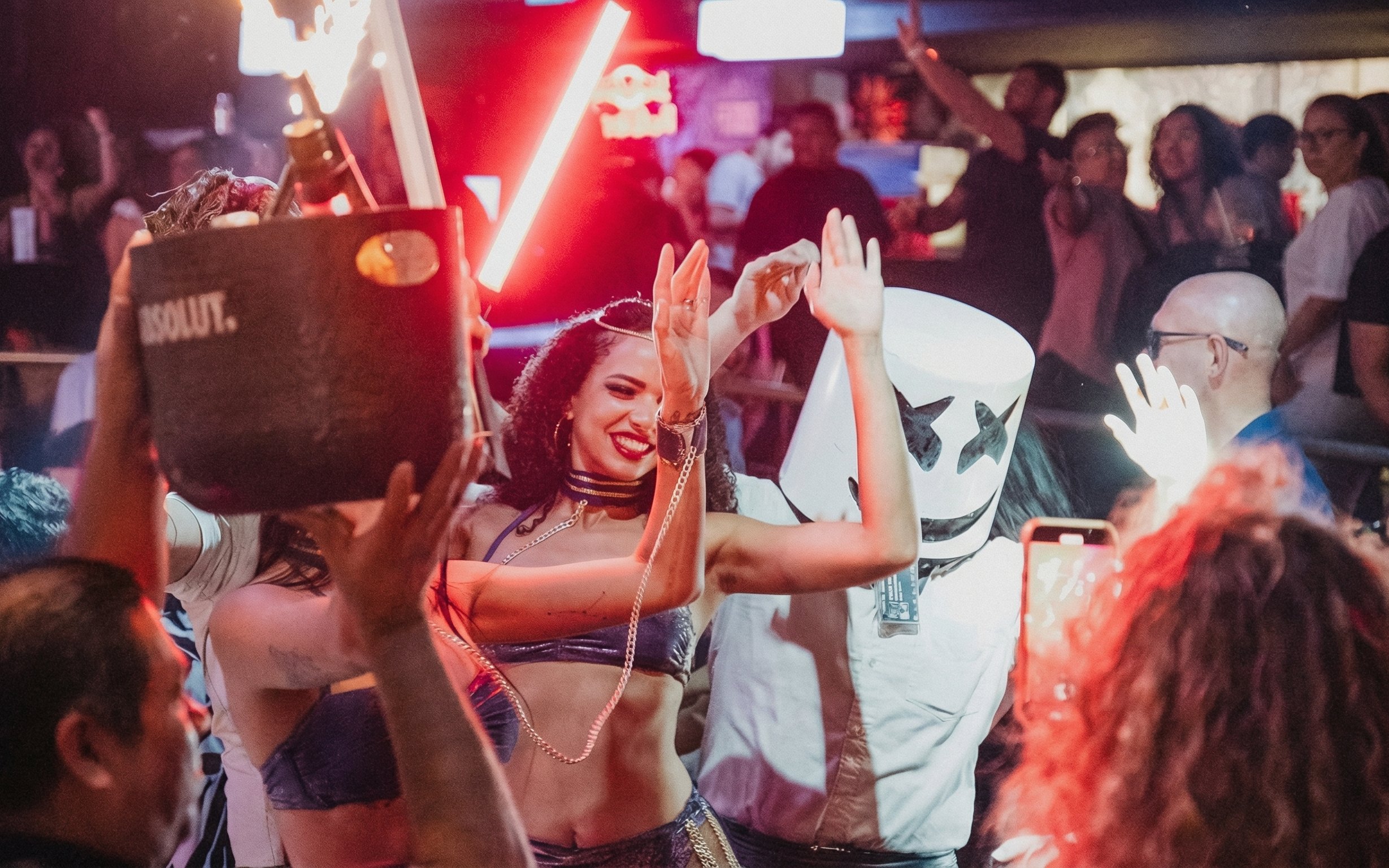 Partygoers dancing at Mandala Nightclub Cancun with vibrant lights and lively atmosphere.