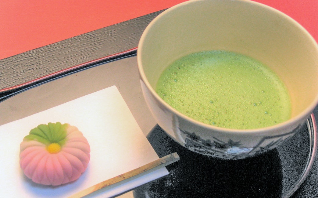 Matcha tea and traditional sweet in Kyoto Machiya tea ceremony.
