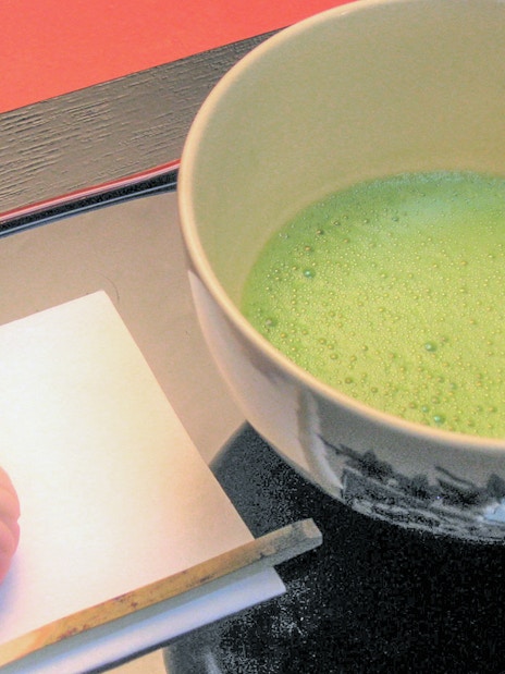 Matcha tea and traditional sweet in Kyoto Machiya tea ceremony.